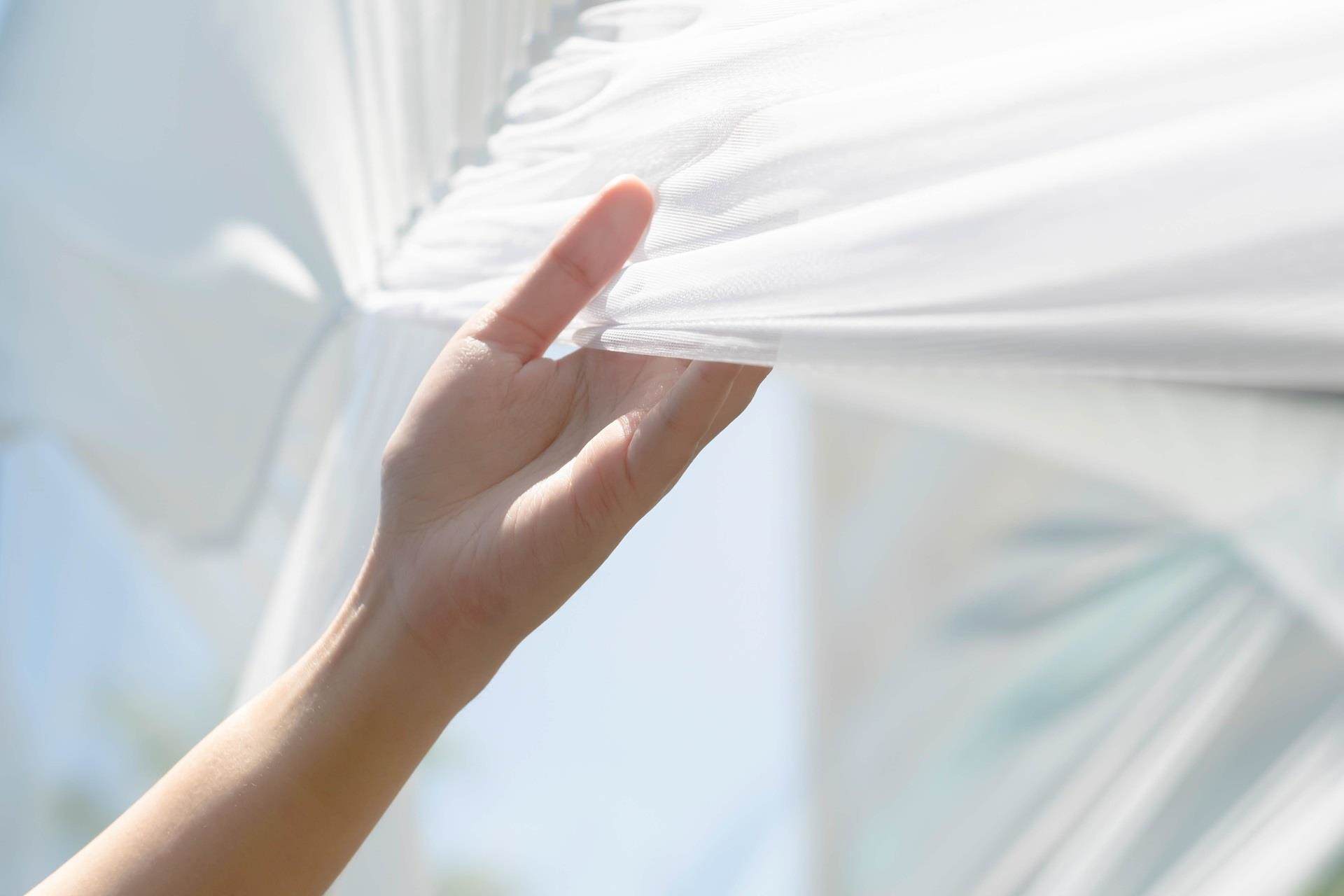 hand holding clean fabric